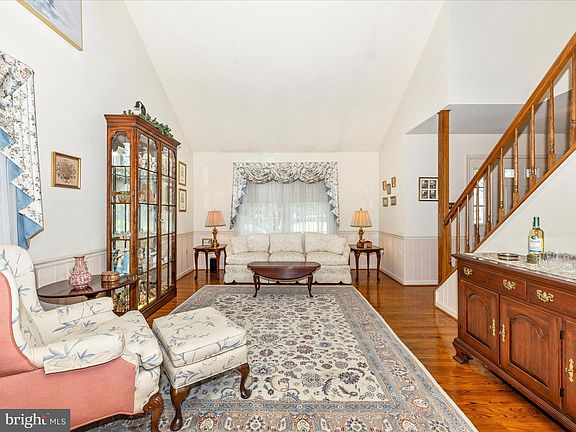 5th image of 2745 Flintridge Dr