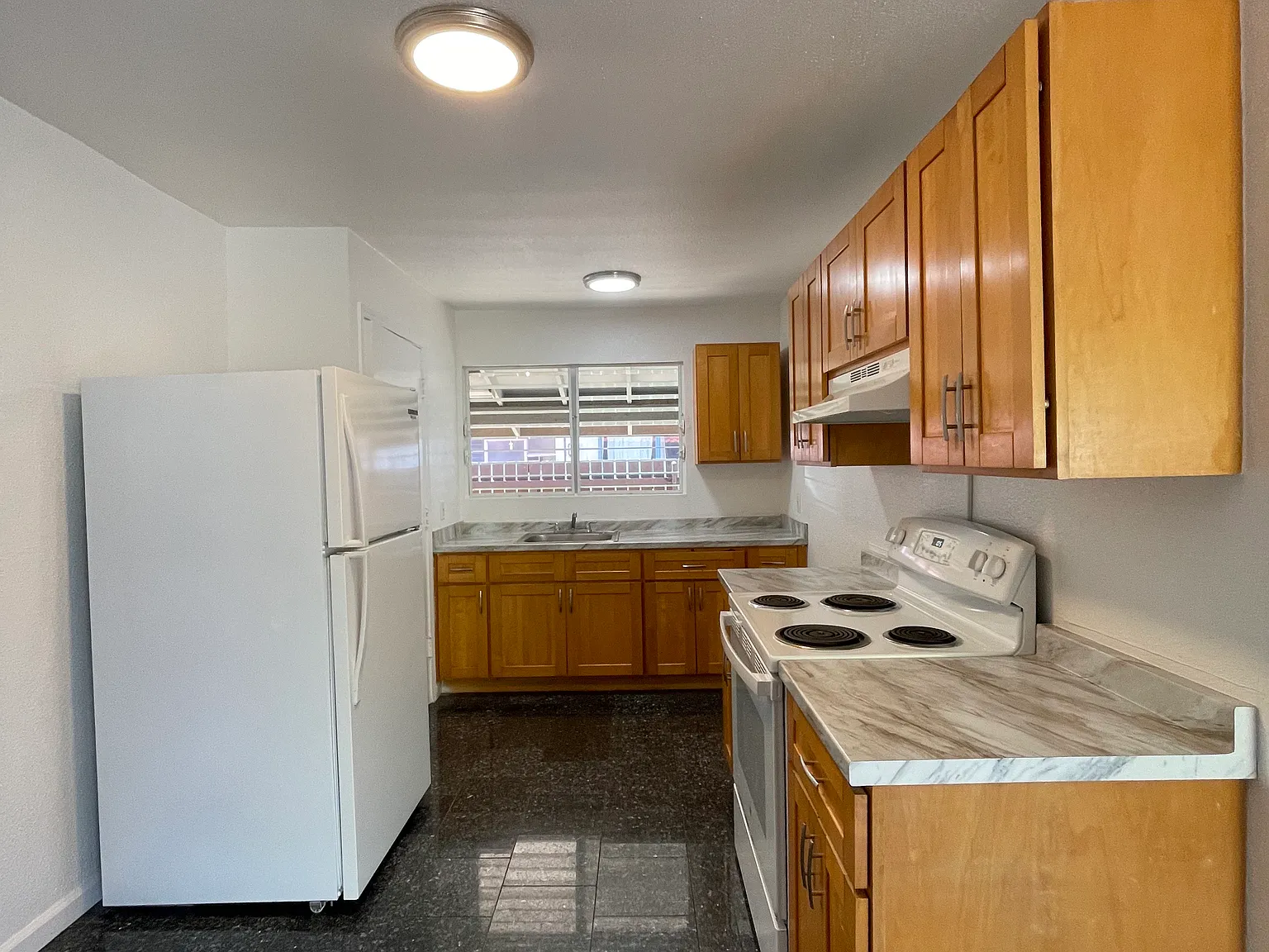 3 bed, 920 sqft, $2,500 — Photo 4