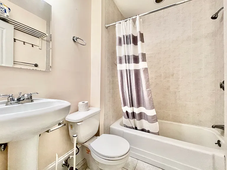 95 W Cedar St #1 — Photo 2