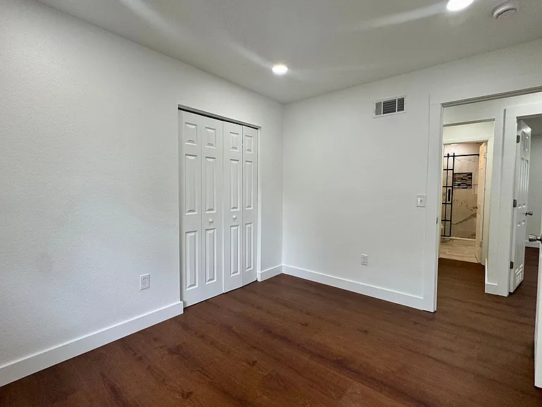 16 Ventura Blvd — Photo 24