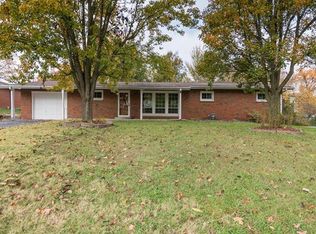 906 Circle Dr, Bethalto, IL