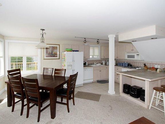 DINING /KITCHEN AREA