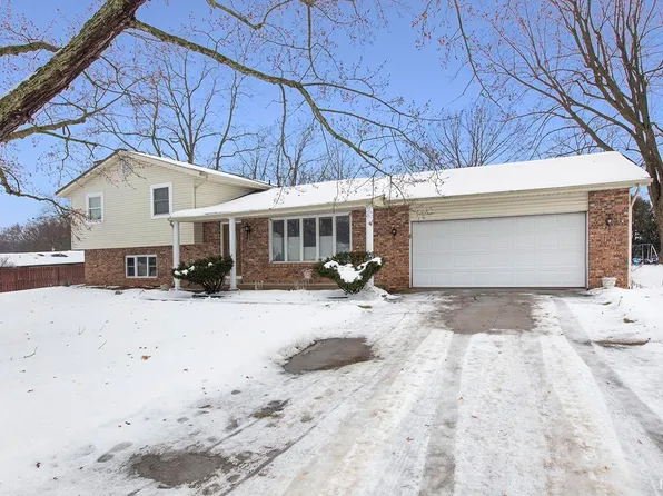 609 Westlake Dr, Middlebury, IN 46540