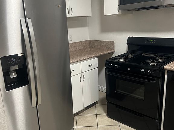3rd image of 2550 S Barrington Ave #105