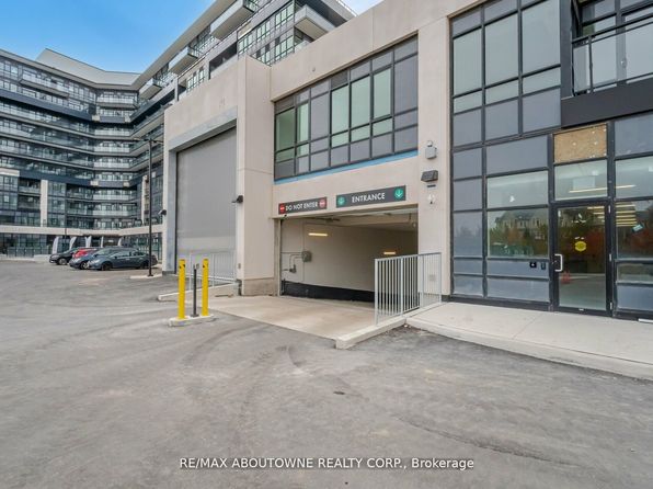 395 Dundas St W #105, Oakville, ON L6M 4L9