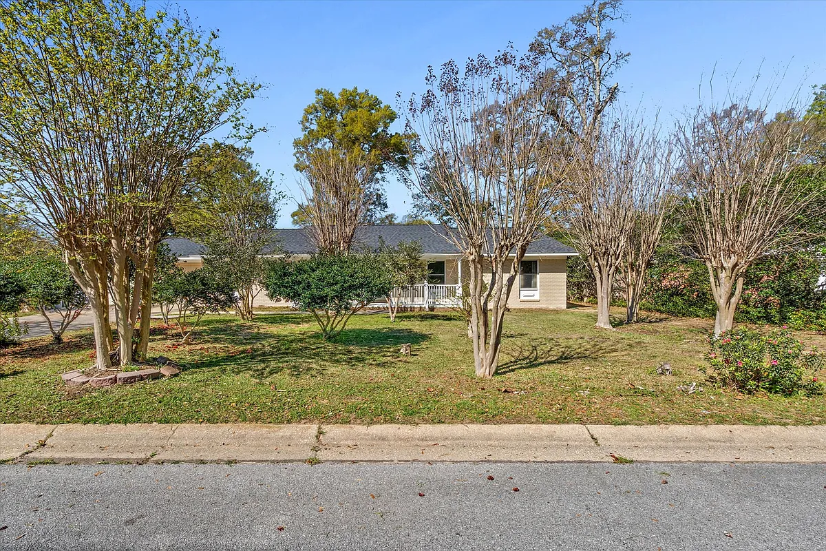 Building Photo - 8229 Ridgefield Rd