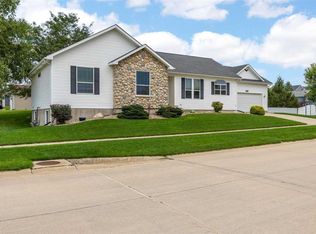 5810 Robinwood Ln, Marion, IA 52302