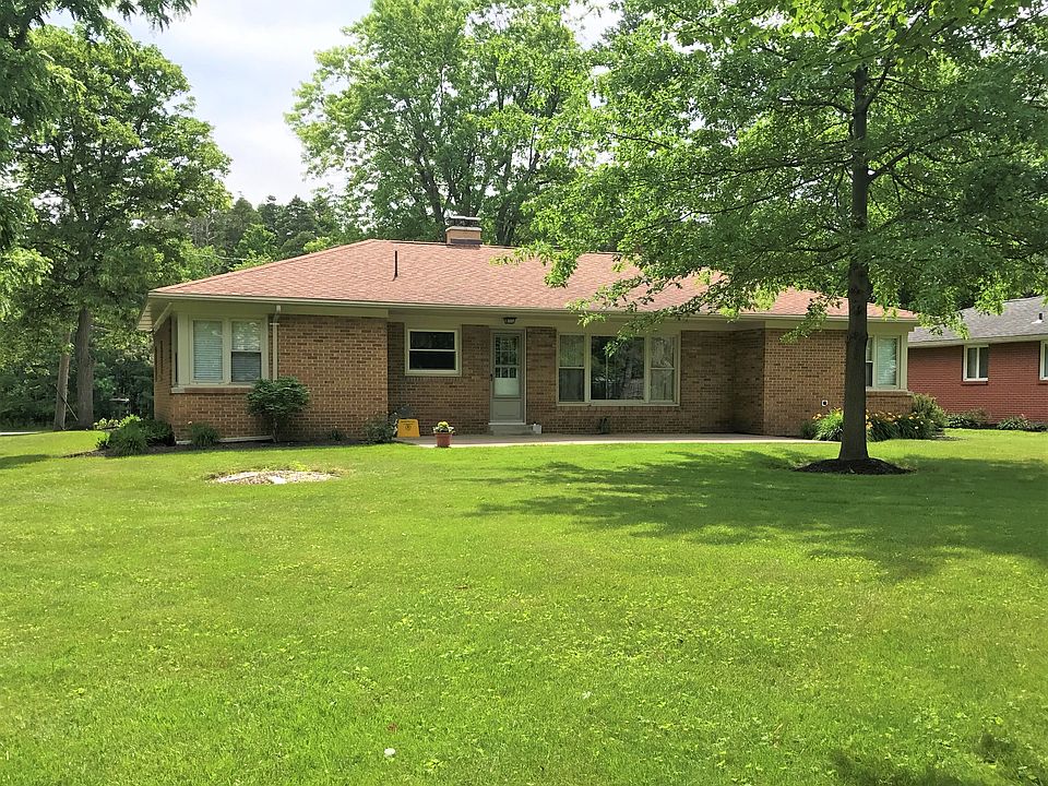 2nd image of 2271 Como Park Blvd