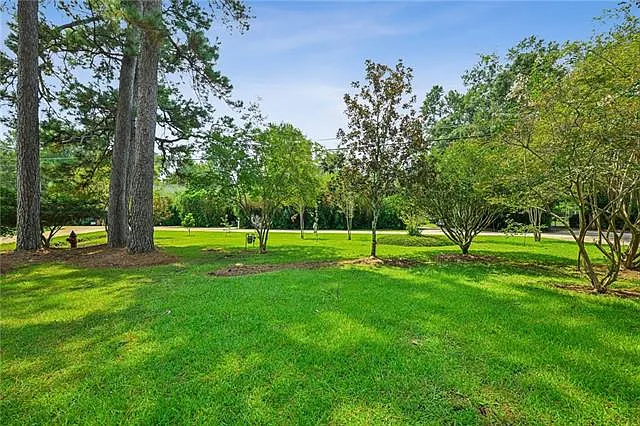 4 bed, 2.0 bath, 1800 sqft, $2,350 — Photo 2