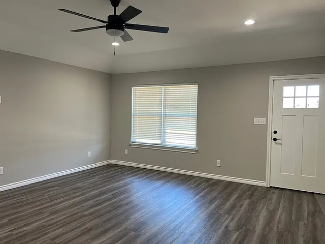 201 N Pecan St — Photo 3