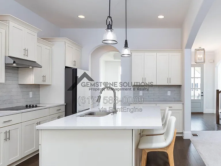 631 Silva Ln — Photo 9