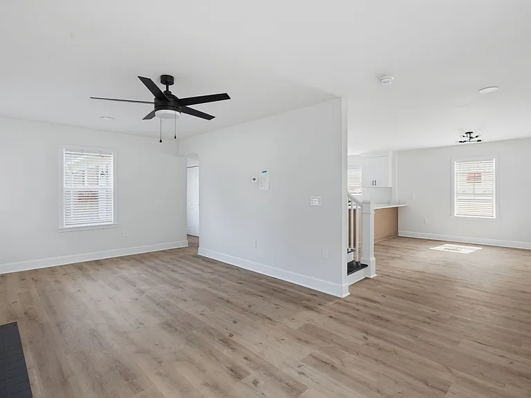 1370 Seminole Dr — Photo 9