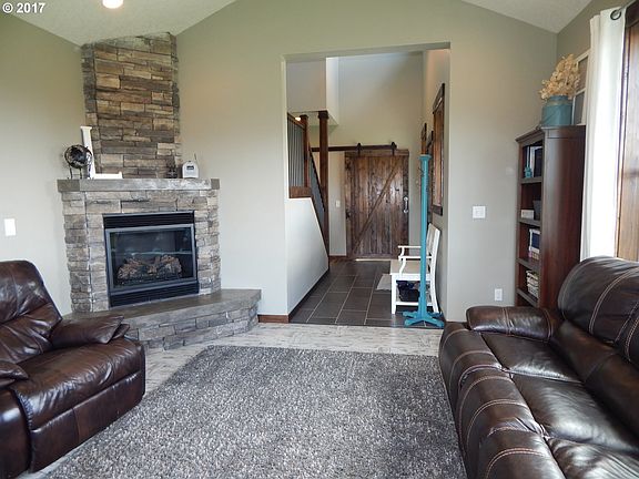 3rd image of 18515 NE 191st Cir