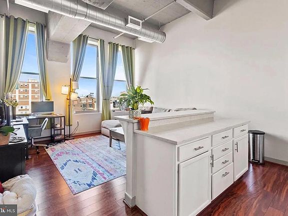 3rd image of 511 N Broad 19 St #506