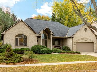 2230 Chaucer Ct, Ann Arbor, MI 48103