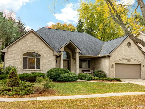 2230 Chaucer Ct, Ann Arbor, MI 48103