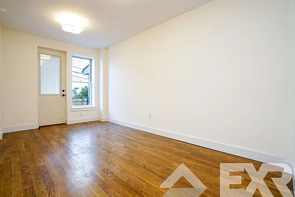 Rented by EXR | media 4