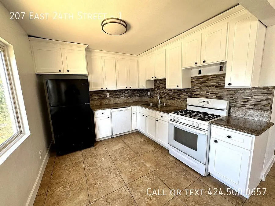 Bright & Updated 2 Bed / 1 Bath | $2,295/mo University Park, Los Angeles — Photo 3