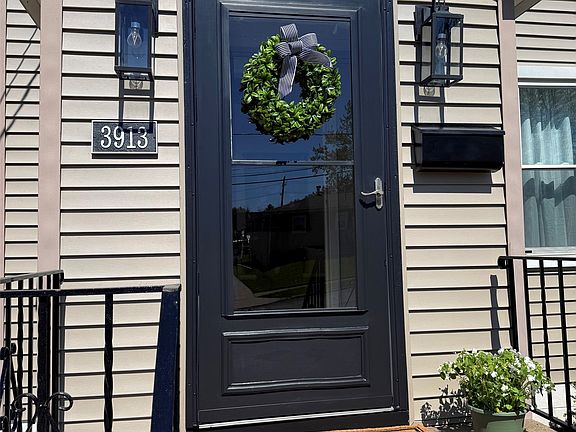 3rd image of 3913 East Ave