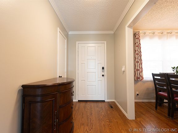 4th image of 2412 Mountain Dr