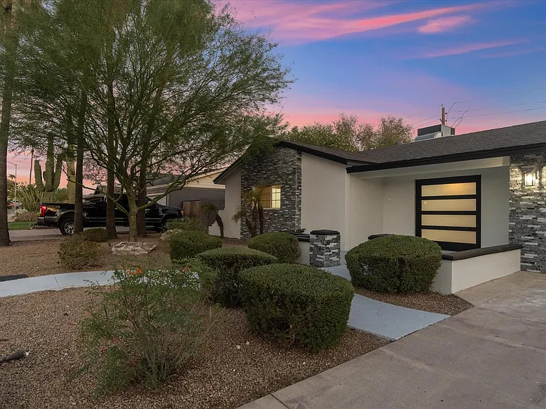 8525 E Clarendon Ave — Photo 31