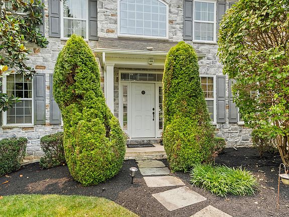 5th image of 10 Springhouse Ln
