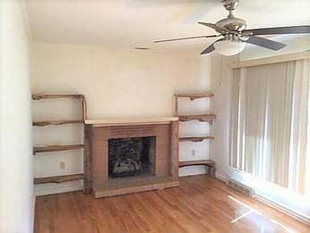 3rd image of 606 N Poplar St