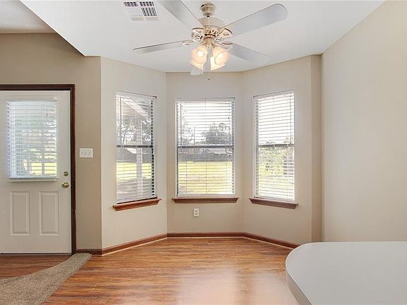 5th image of 241 Summerwood Dr
