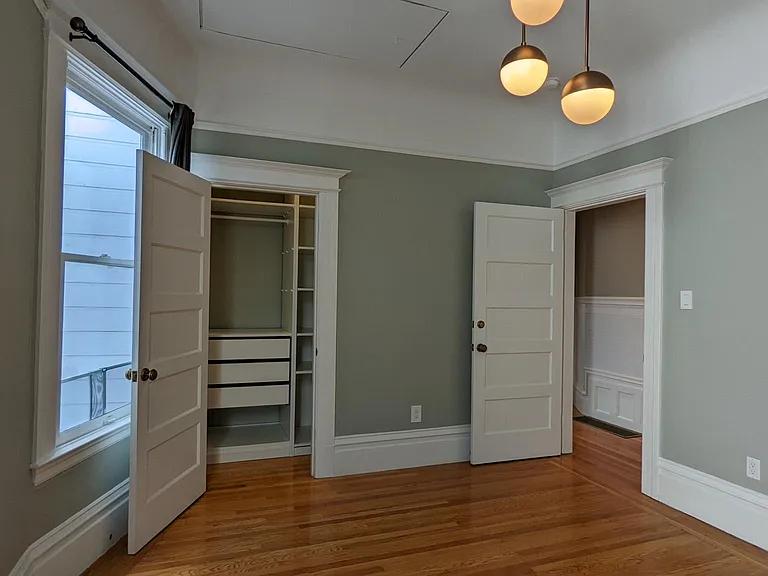 2nd bedroom with large closet (PAX system)