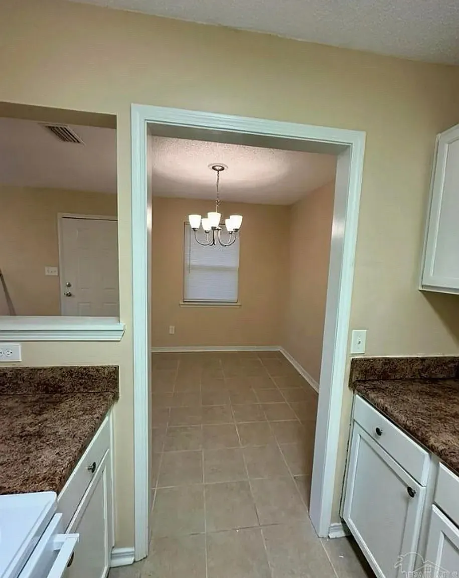 2 bed, 1000 sqft, $1,400 — Photo 4