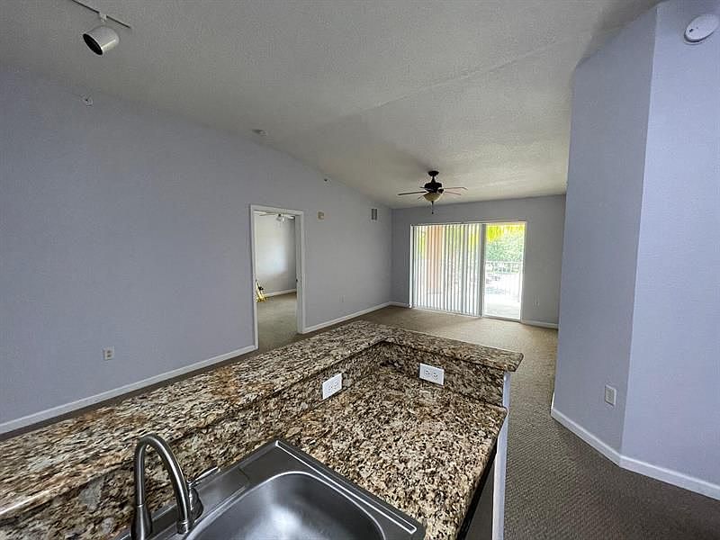 1st image of 211 SW Palm Dr APT 305