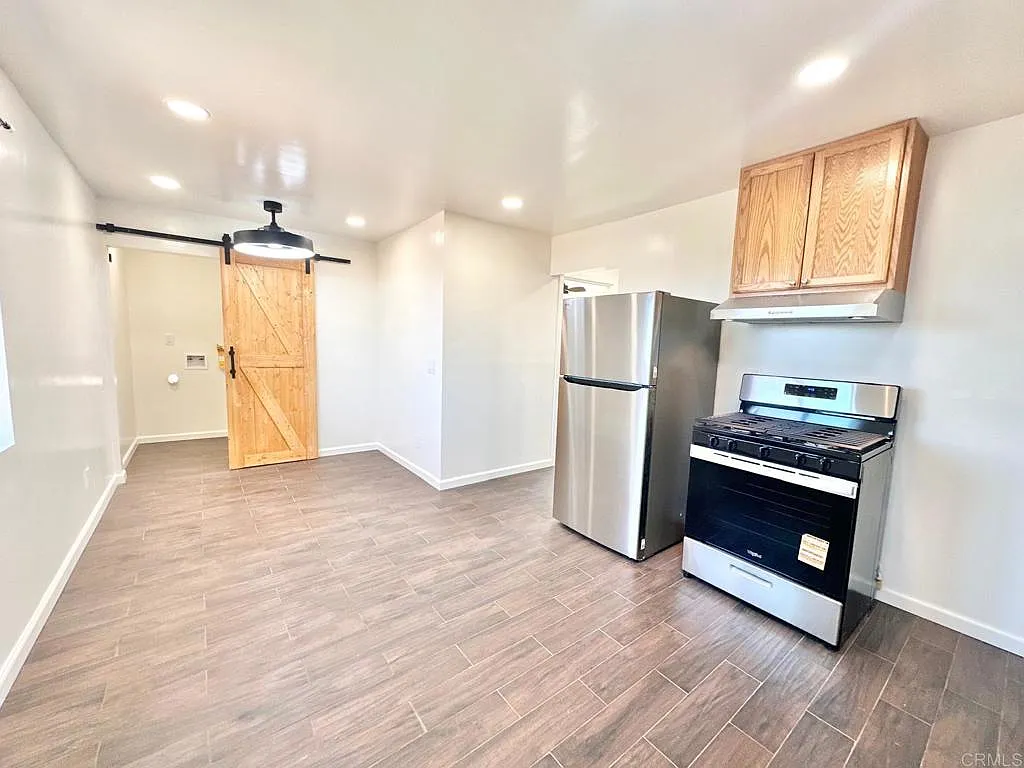4 bed, 1200 sqft, $4,145 — Photo 4
