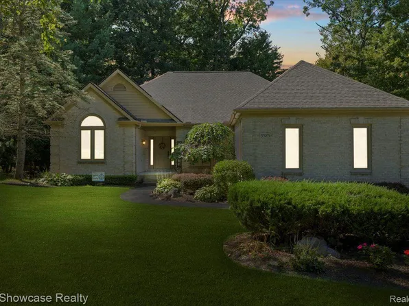 5525 Bentwood Ln, Commerce Township, MI 48382