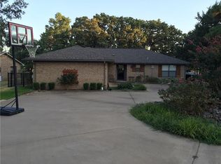502 Kiowa Dr E, Lake Kiowa, TX 76240