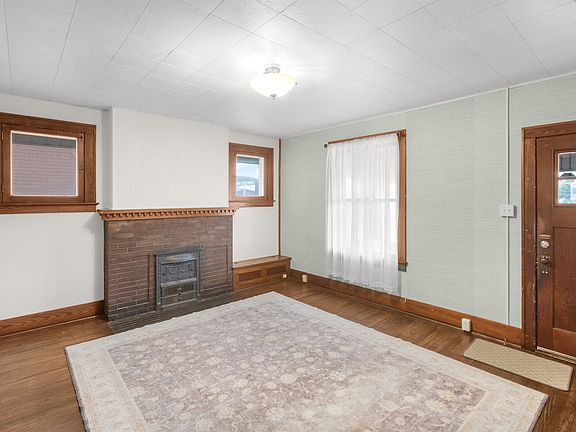 4th image of 321 S Middle St