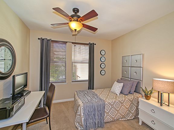 4th image of 18 Midtown Dr