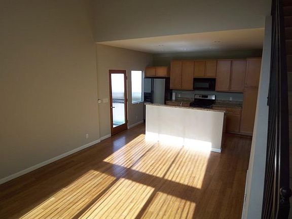 3rd image of 324 S Wilton Pl