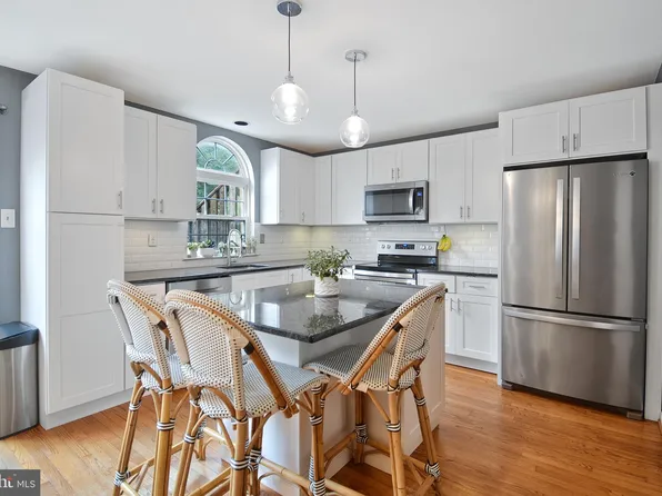 703 Harbour Ridge Ln, Downingtown, PA 19335