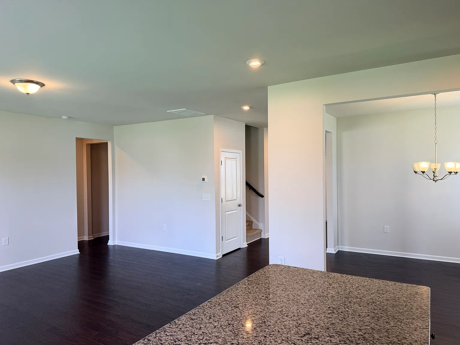 5 bed, 2773 sqft, $2,295 — Photo 3