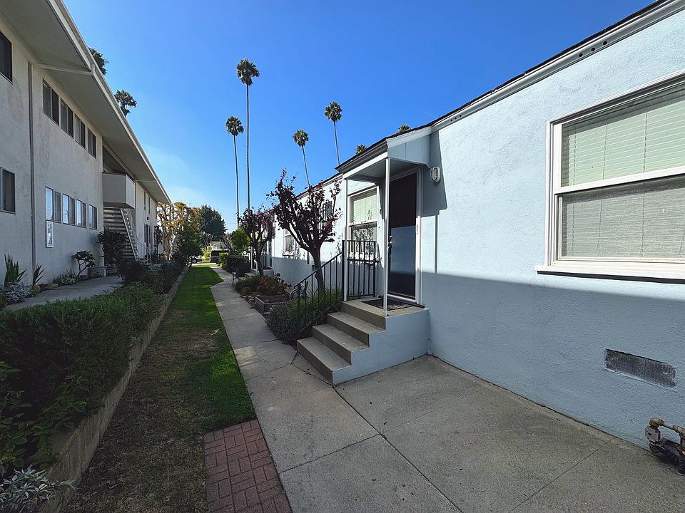Unit is tucked away towards the back of the property, away from the street for privacy and quiet