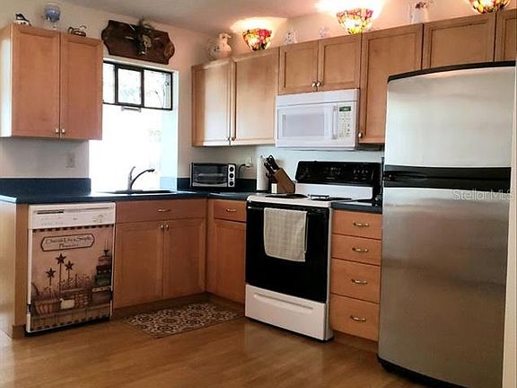 3rd image of 9921 Mainlands Blvd N #3