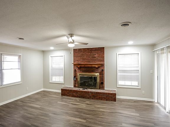 2nd image of 1838 Myrna Ln