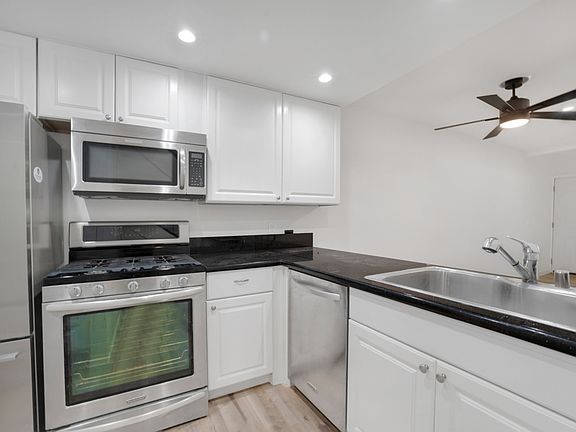 3rd image of 5249 Colodny Dr Unit 6