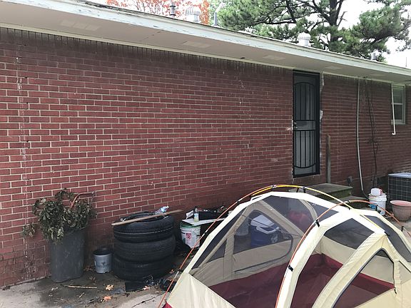3rd image of 228 Lakewood St