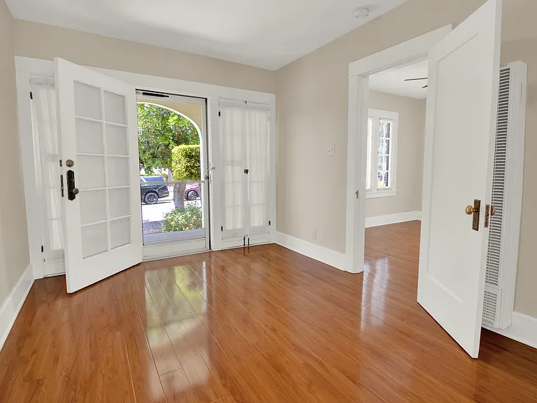 LIVNG ROOM