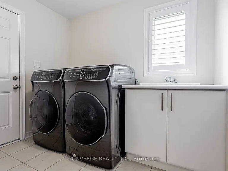30 McCaskell St — Photo 12