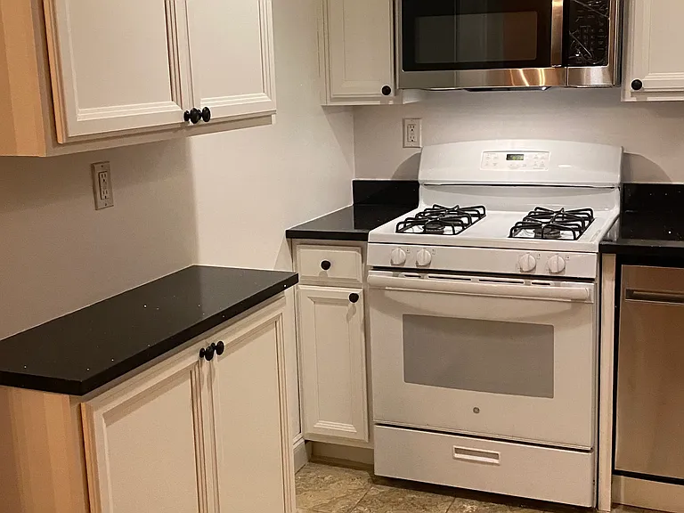 39 Florence St #1 — Photo 9
