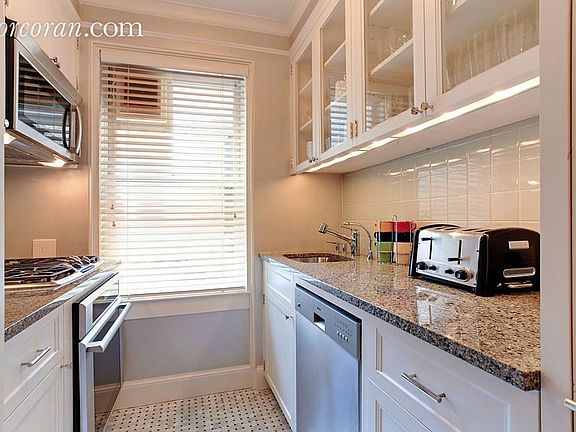 3rd image of 169 E 78th St APT 4A