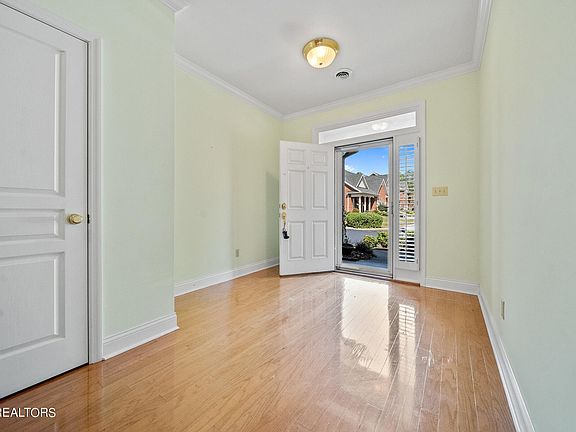 4th image of 211 Fordham Way