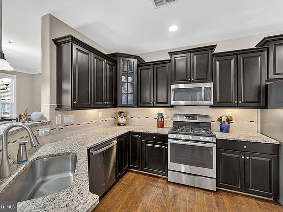 3rd image of 42558 Sunset Ridge Sq